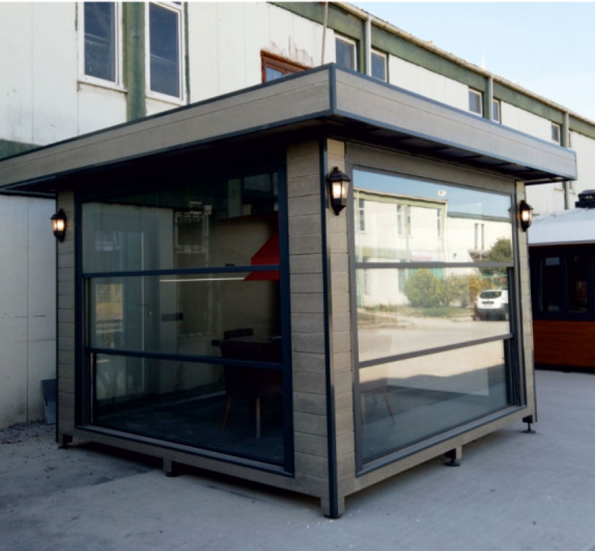 Guillotine Glass BBQ Cabin: Modern Gourmet Area with Movable Glass System