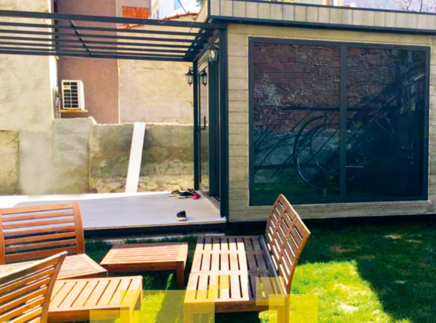 3x5 Winter Garden: Modern Living Space with Guillotine Glass