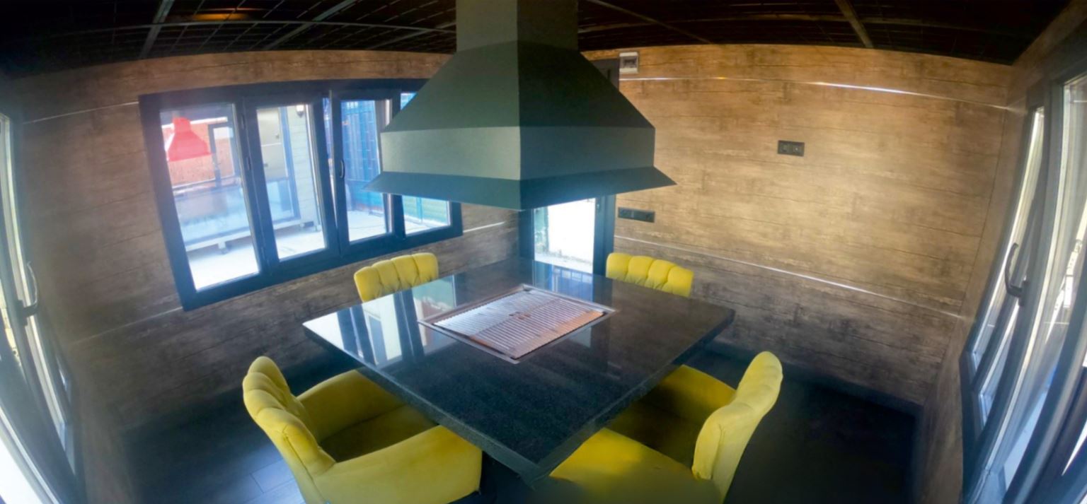 PVC Glass BBQ Cabin: Economic and Functional Garden Room